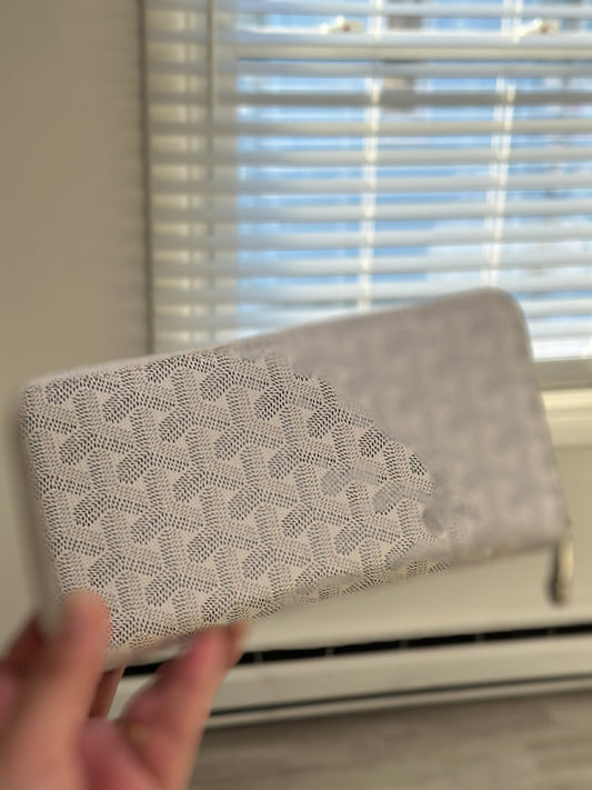 Goy White Wallet