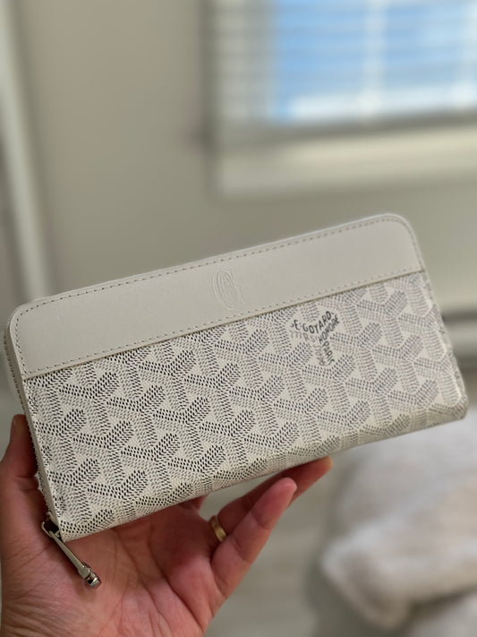 Goy White Wallet